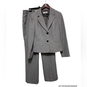 Women’s Kasper business blazer(10) & pants(12) suit